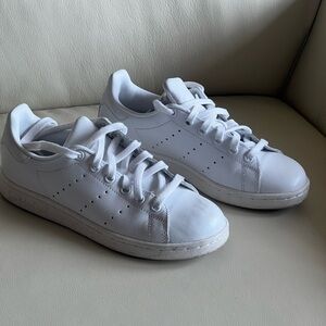 ADIDAS Stan Smith White Women’s Size 6 - Fits more like size 7